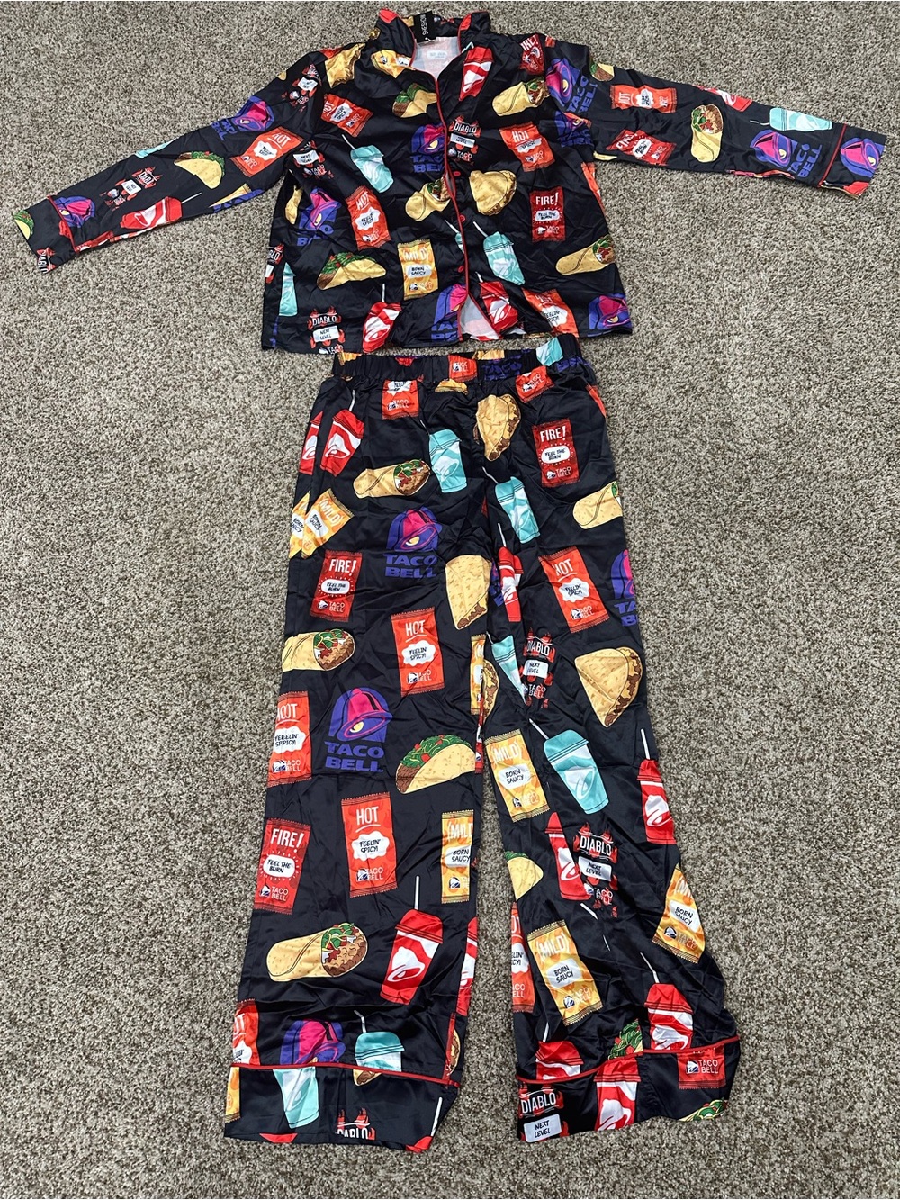 Taco Bell Women’s medium Satin Black Taco & Sauce Pajama Set